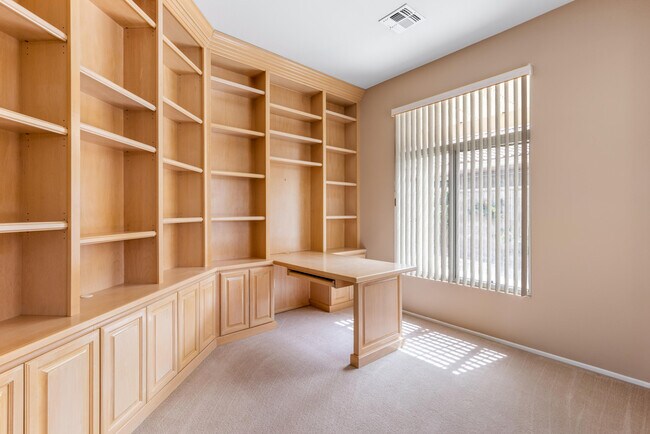 Building Photo - 78745 Platinum Dr