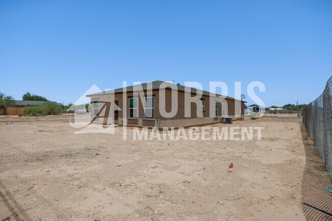 Building Photo - Newer Home in Eloy