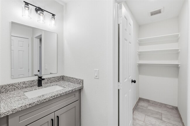 Building Photo - 6138 Brookfield Dr