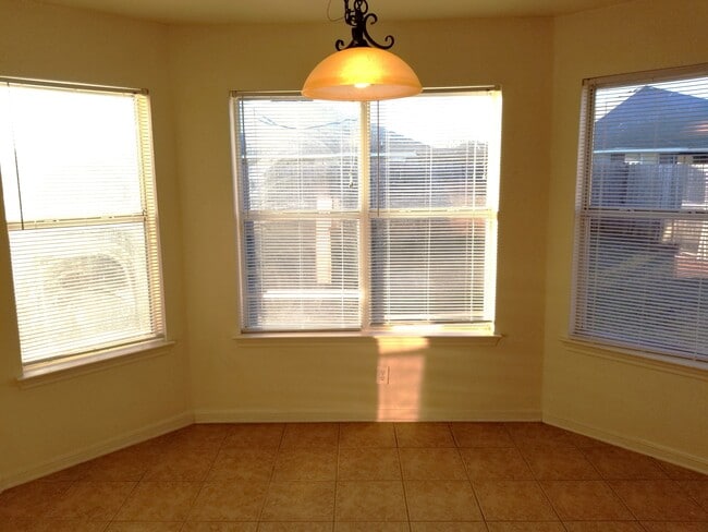 Building Photo - 3107 Lavender Ln