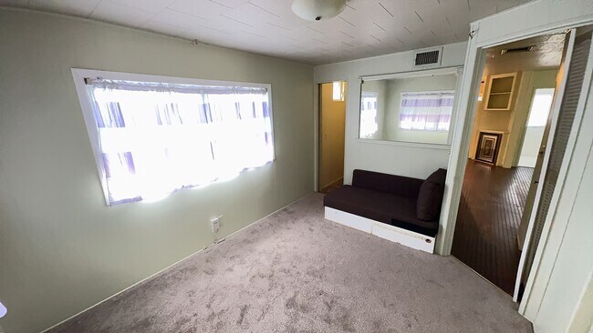 Building Photo - 4851 W Gandy Blvd