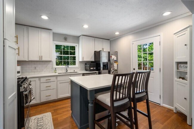Building Photo - 2795 Bentwood Dr