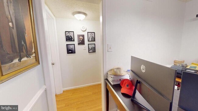 Building Photo - 3101 Patrick Henry Dr