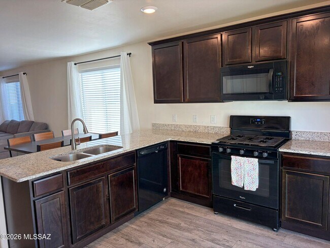 Building Photo - 4101 E Braddock Dr