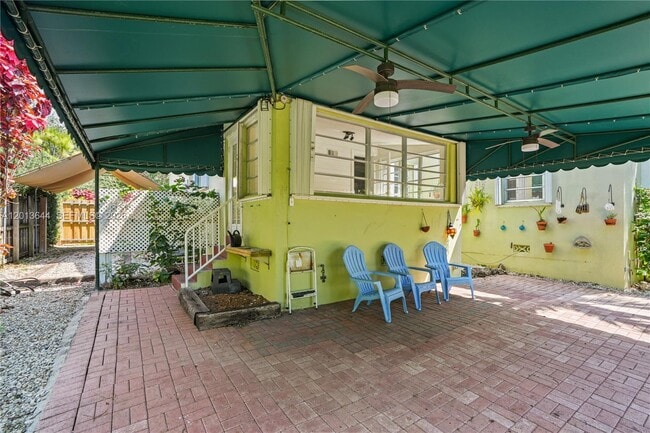 Building Photo - 2460 SW 24th St