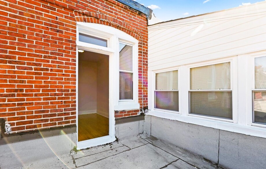Building Photo - 3608 Elkader Rd