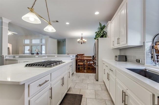 Building Photo - 928 Hidden Hollow Ct