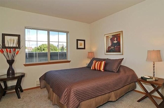 Building Photo - 1125 E Olive St