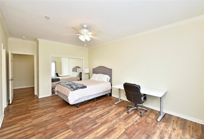 Building Photo - 12800 Melville Dr