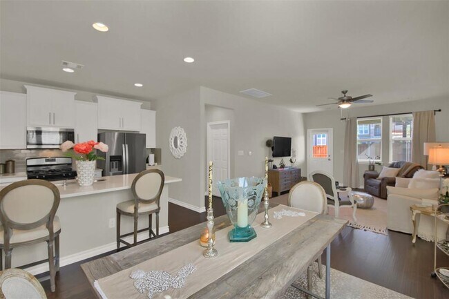 Building Photo - 305 Satsuma Dr