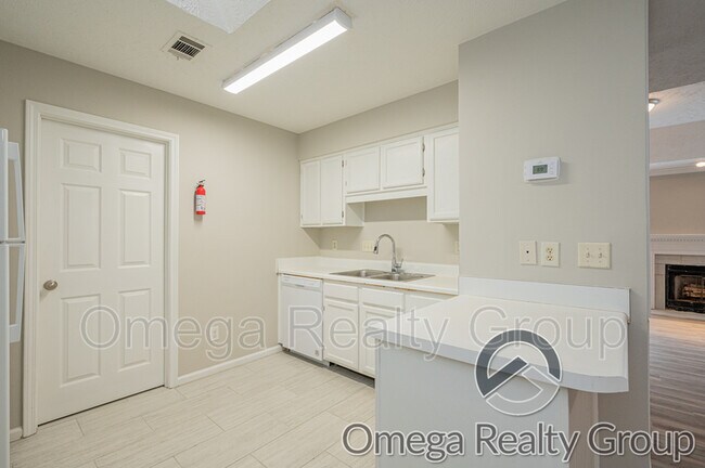 Building Photo - 8508 English Oak Loop