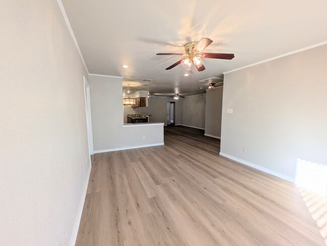 Building Photo - 6618 Cloverbend St