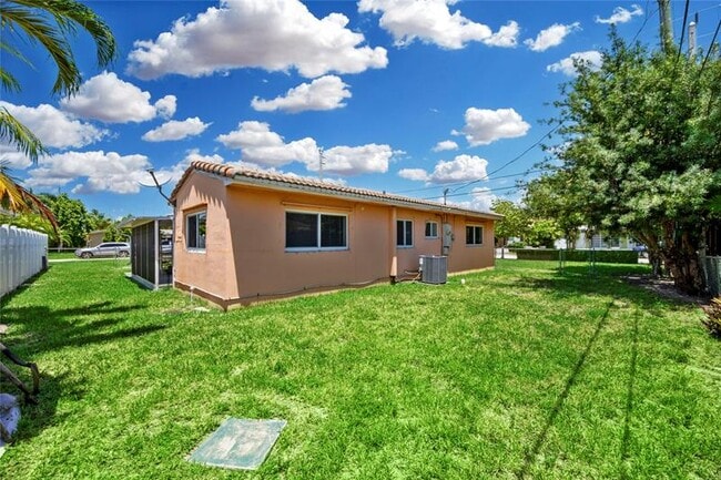 Building Photo - 4511 Sea Grape Dr