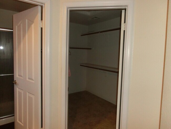 Building Photo - 8646 W Rockwood Dr