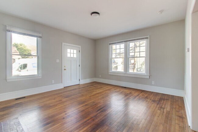 Building Photo - 915 Exum St