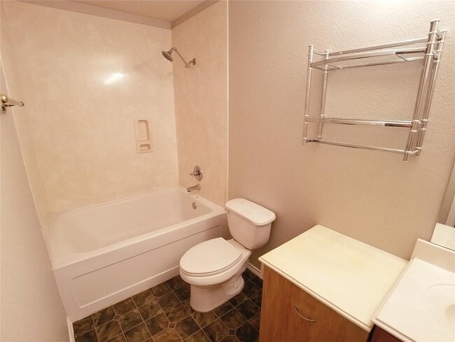 Building Photo - 8138 Forest Glen Dr