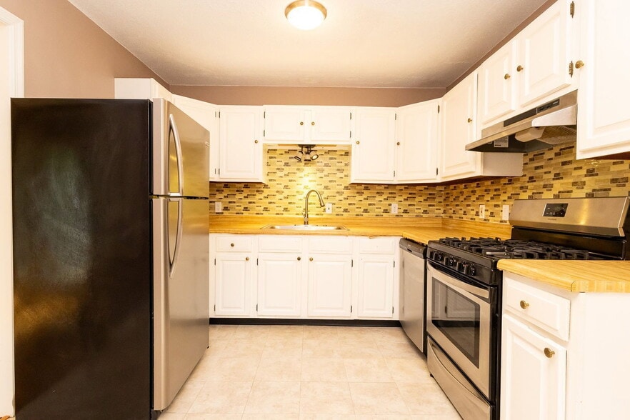 Building Photo - 5428 Country Village Dr