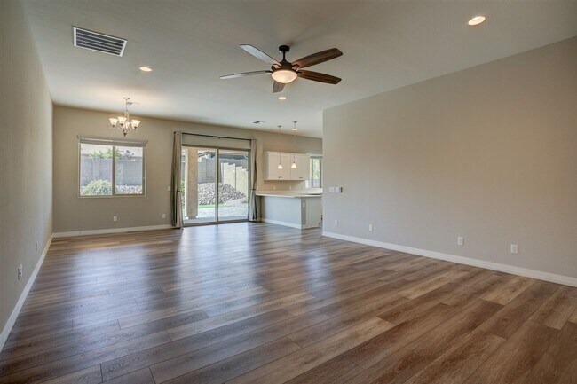 Building Photo - 6185 E Beecher Loop