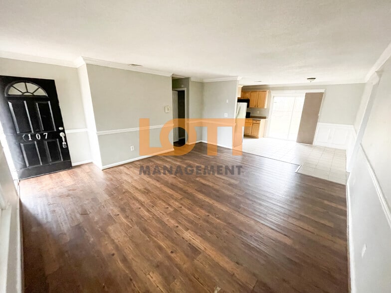 Building Photo - 107 Osmond Dr