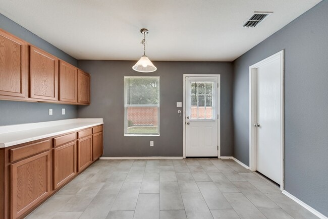 Building Photo - Charming & Spacious 3 Bedroom In North Keller