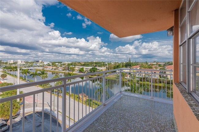 Building Photo - 2025 NE 164th St