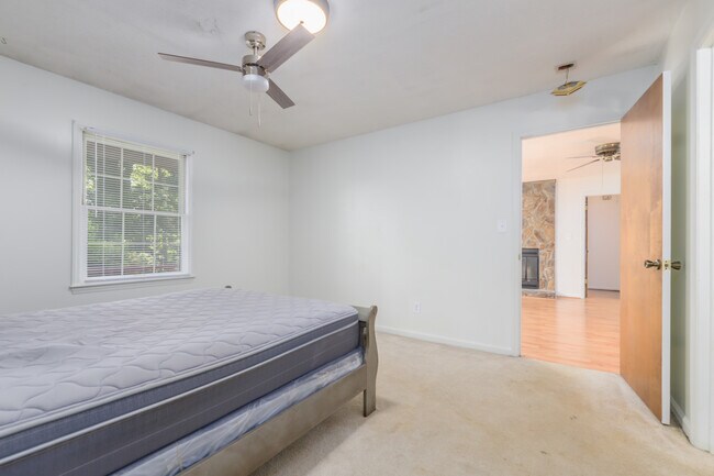 Building Photo - 1500 Brookdale Dr