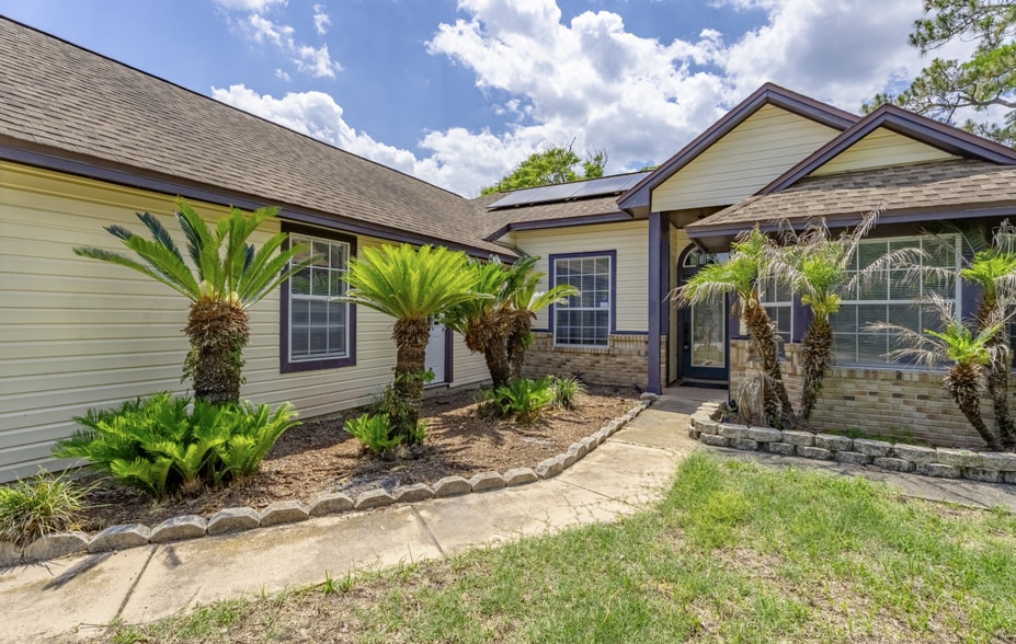 Building Photo - 2162 Saint Martins Dr E