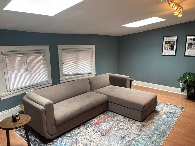 Living room - 1211 Buena Vista St