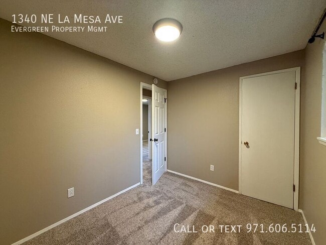 Building Photo - 1340 NE La Mesa Ave