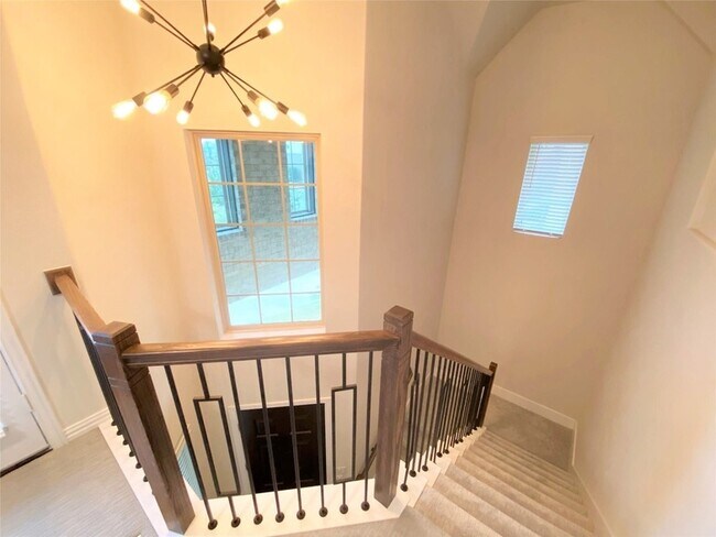 Building Photo - 2612 Cathedral Dr