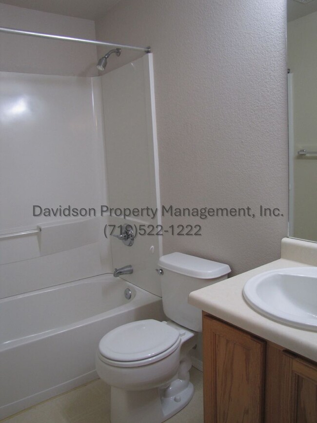 Building Photo - Great 3 Bedroom Condo the Briargate Area