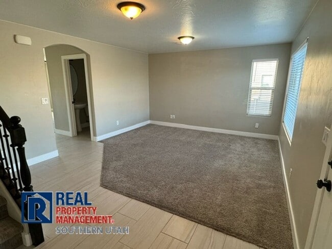Building Photo - Desert Hills Townhome