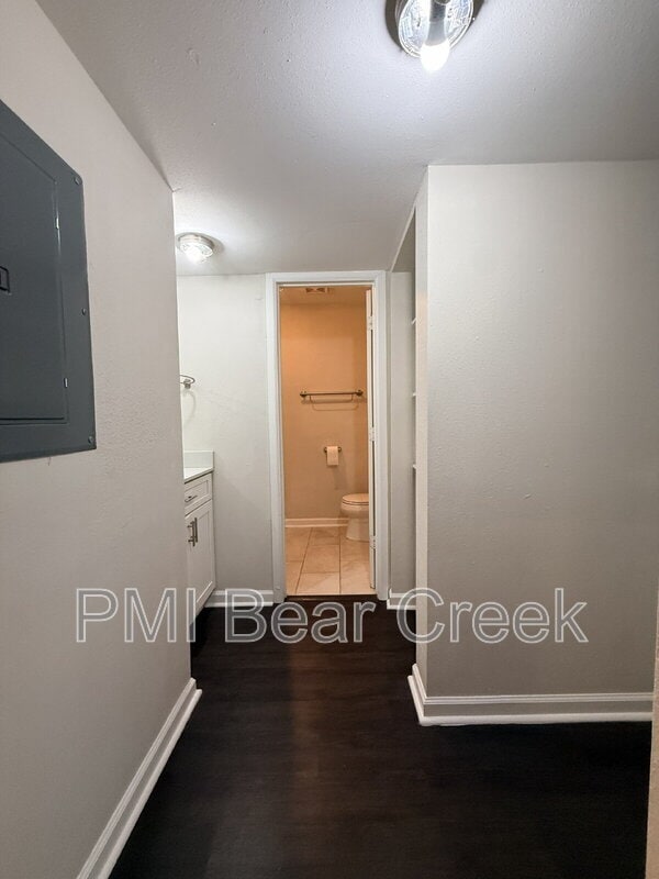 Building Photo - 1824 Thonig Rd