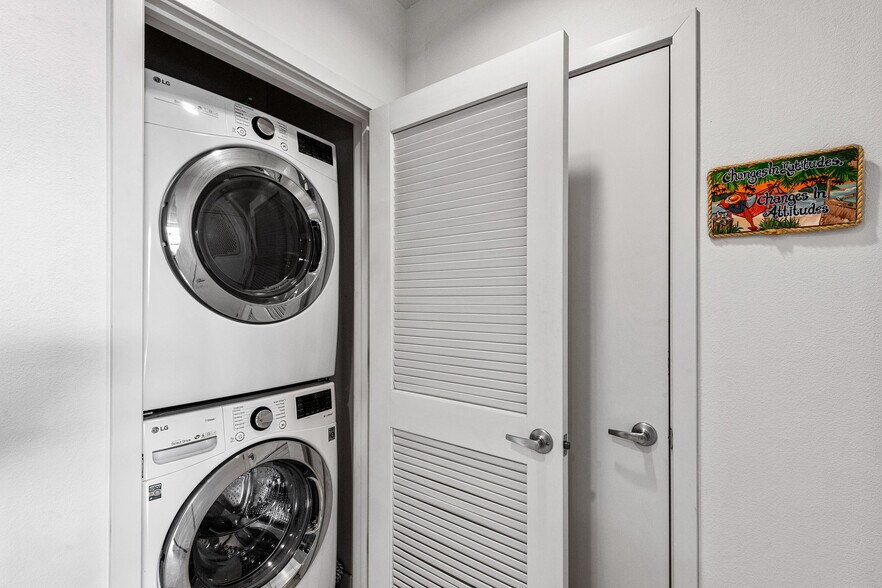 Building Photo - 288 3rd St