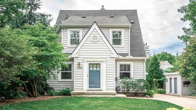 Building Photo - 1205 Miller Ave