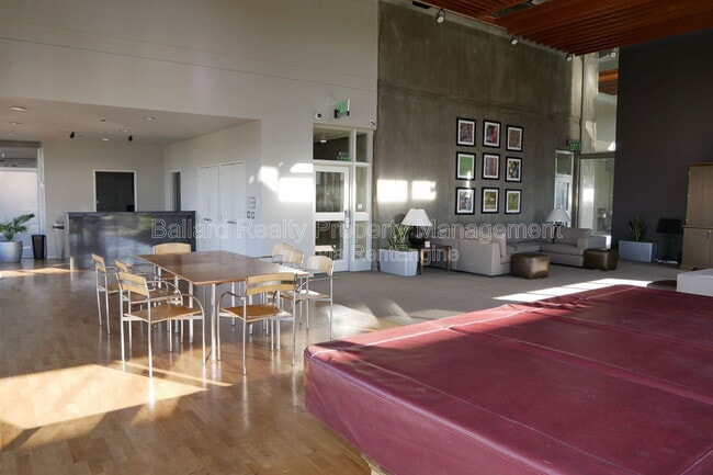 Building Photo - 2125 1st Ave