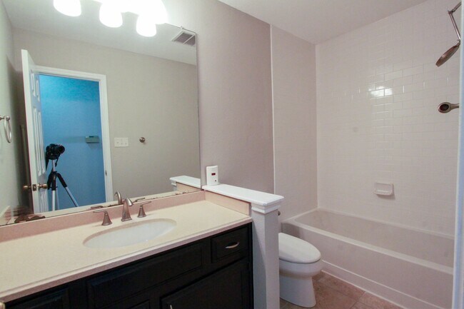 Building Photo - Updated 4 Bedroom • 2.5 Bath • West Round Rock • Downstairs Primary Suite • Two Living Areas • La...
