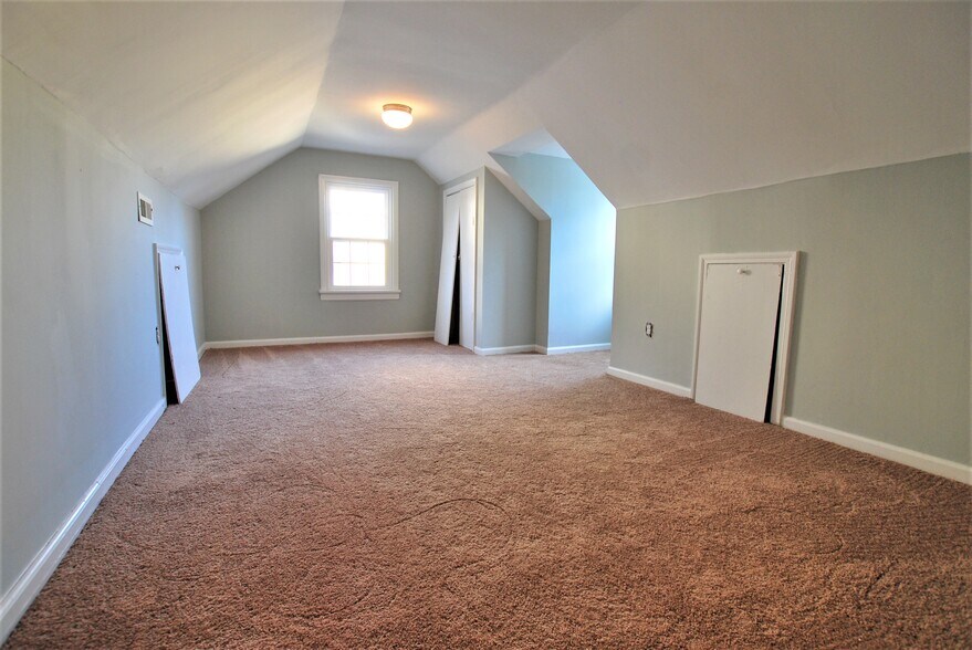 Building Photo - 2416 Irisdale Ave