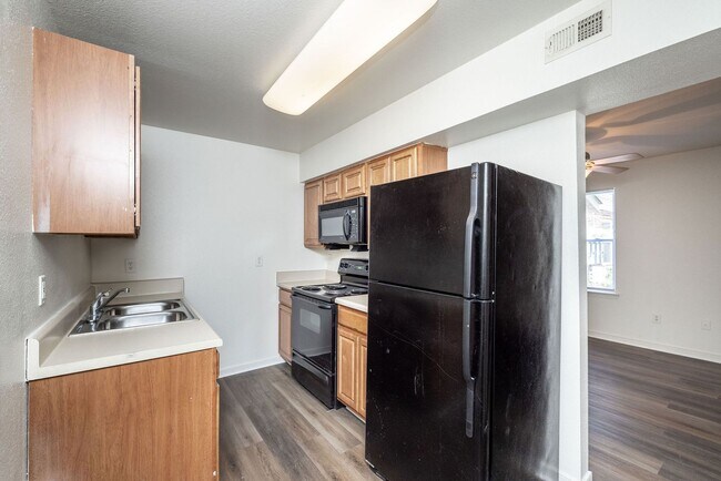 Building Photo - Two-bedroom Unit in Richmond Condo