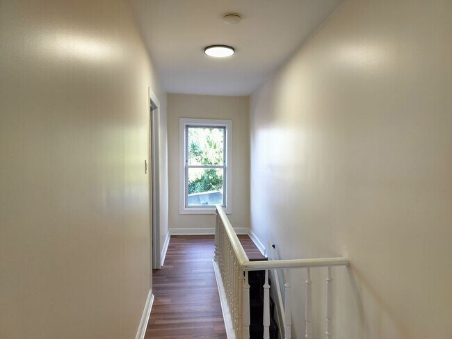 Building Photo - 148 Hamilton Ave