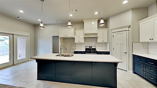 Building Photo - 6224 Beverly Hills Dr