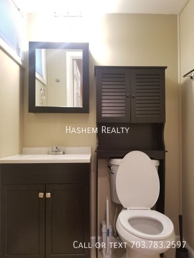 Building Photo - 5916 Bush Hill Dr