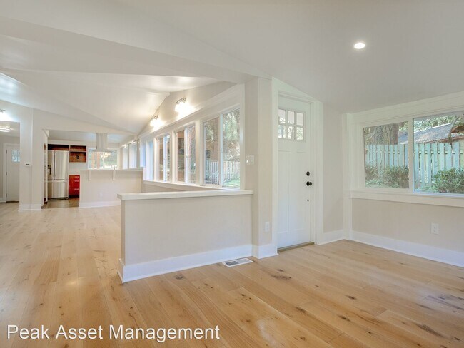 Building Photo - 3 br, 2 bath House - 2909 SW Upper Dr