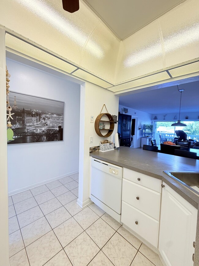 Building Photo - 470 Paradise Isle Blvd