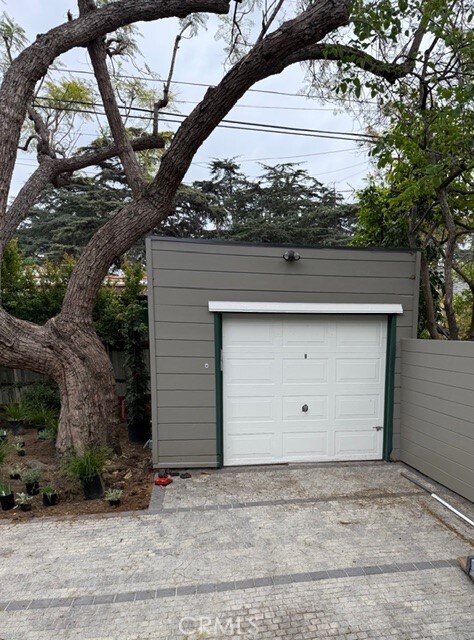 Building Photo - 402 N Irving Blvd