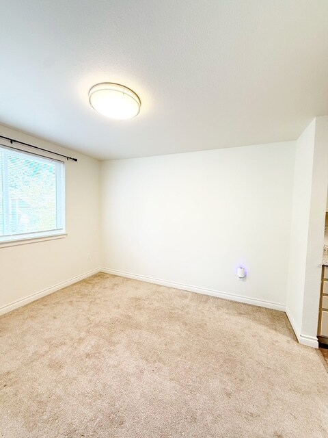 Building Photo - 1313 NW Slate Ln