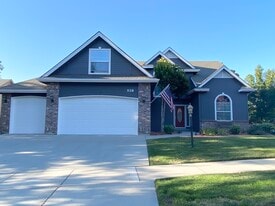 Building Photo - 528 E Knoll Dr