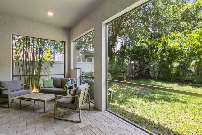 Building Photo - 408 S Matanzas Ave