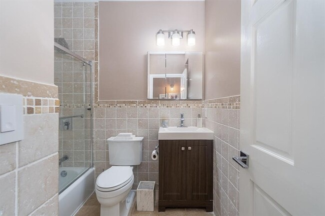 Building Photo - 822 Garden St