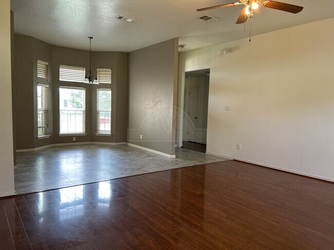 Building Photo - 9911 Diana Dr
